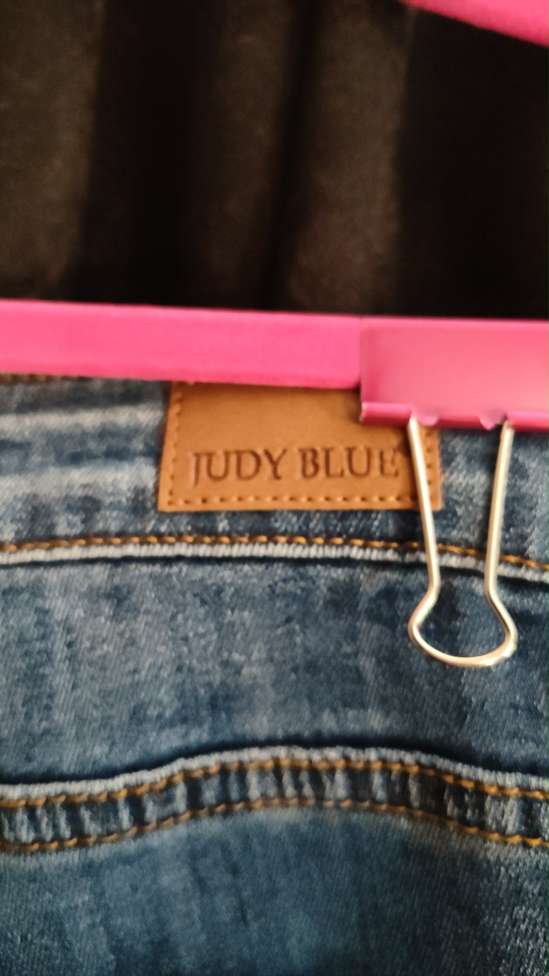 Judy Blue Cropped Fit Frayed Jeans